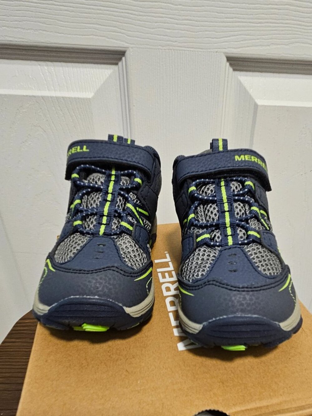 Merrell trail chaser Toddler shoes. New 9.5c